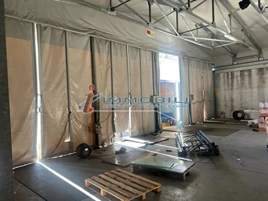 Immagine 3 di Laboratorio in vendita  in VIA LARIO a San Giuliano Milanese