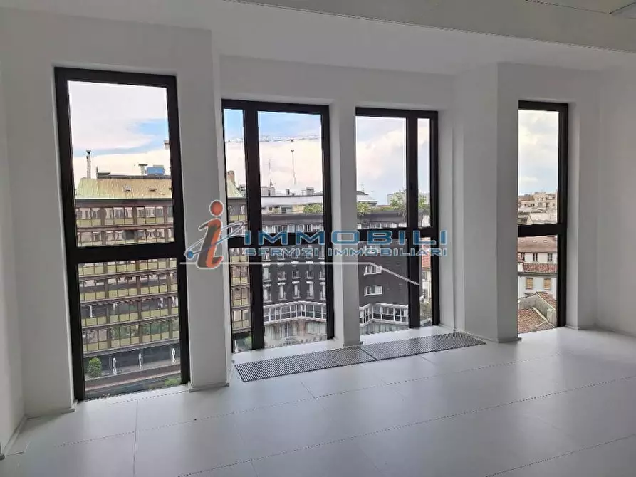 Immagine 3 di Attività commerciale in affitto  in CORSO VITTORIO EMANUELE II a Milano