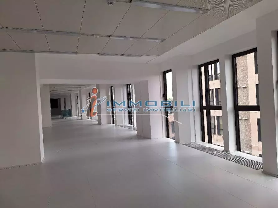Immagine 4 di Attività commerciale in affitto  in CORSO VITTORIO EMANUELE II a Milano