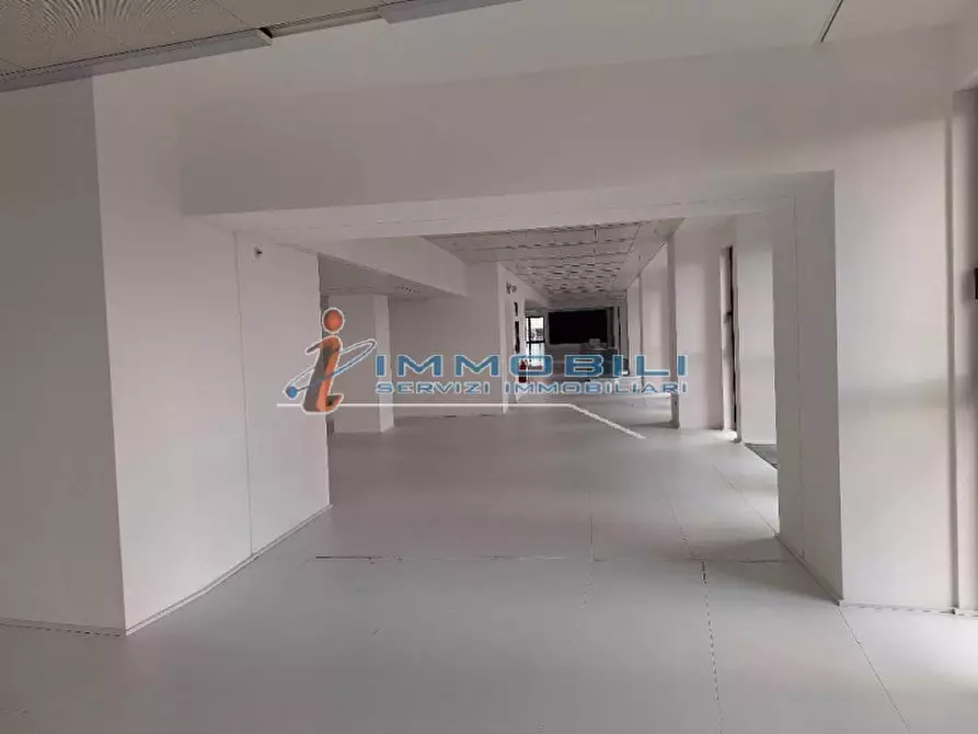 Immagine 5 di Attività commerciale in affitto  in CORSO VITTORIO EMANUELE II a Milano
