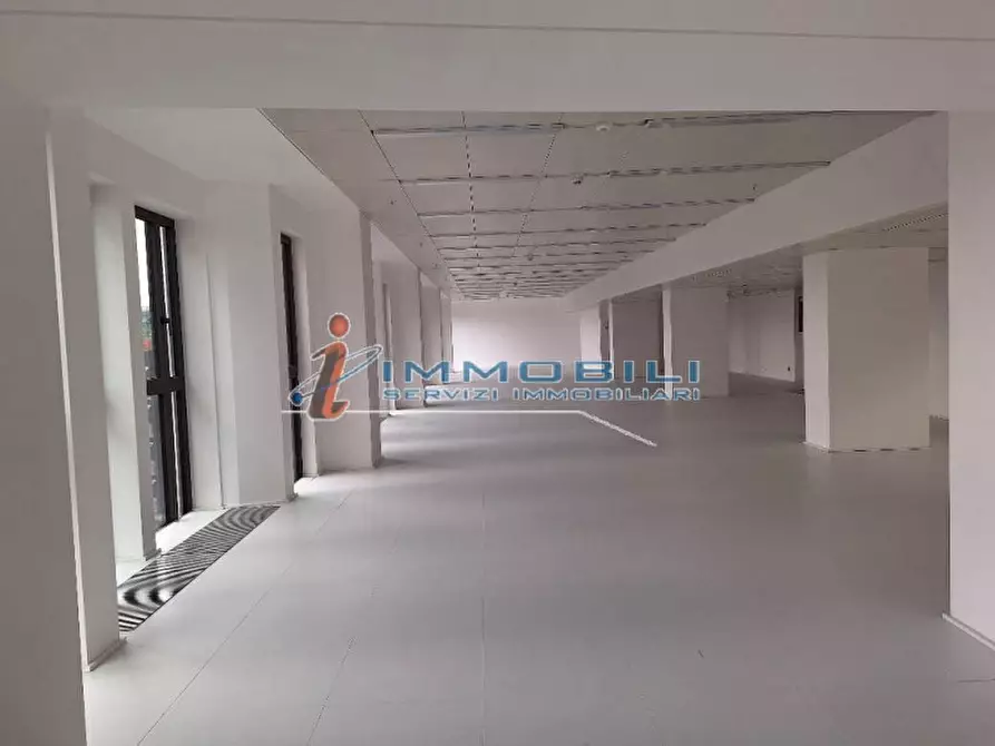 Immagine 6 di Attività commerciale in affitto  in CORSO VITTORIO EMANUELE II a Milano
