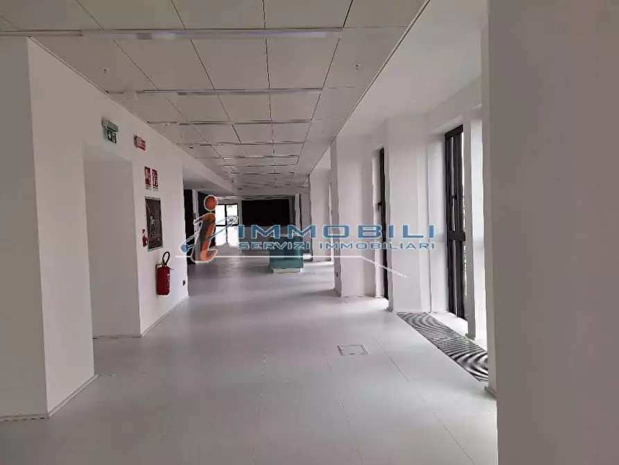 Immagine 8 di Attività commerciale in affitto  in CORSO VITTORIO EMANUELE II a Milano