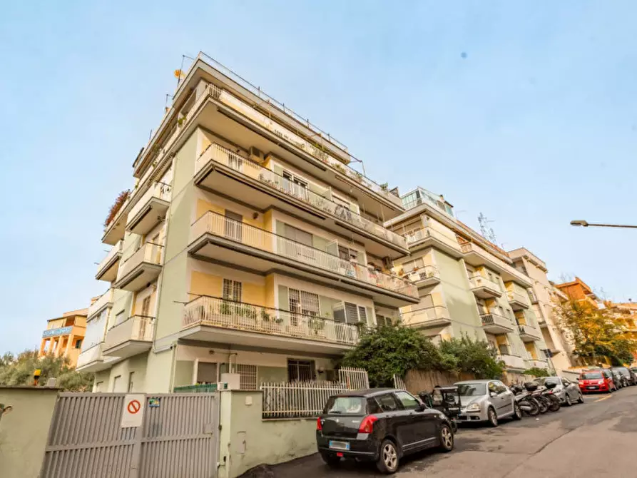 Immagine 1 di Appartamento in vendita  in Via Cardinal Salotti a Roma