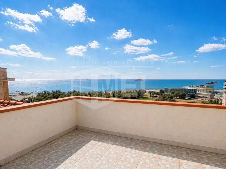 Immagine 1 di Appartamento in vendita  in viale italia a Livorno