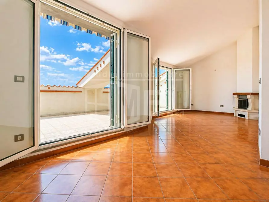 Immagine 3 di Appartamento in vendita  in viale italia a Livorno
