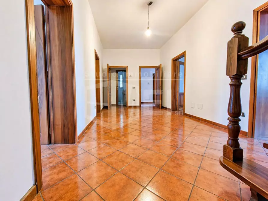 Immagine 4 di Appartamento in vendita  in viale italia a Livorno