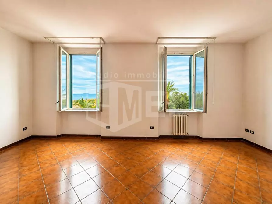 Immagine 6 di Appartamento in vendita  in viale italia a Livorno