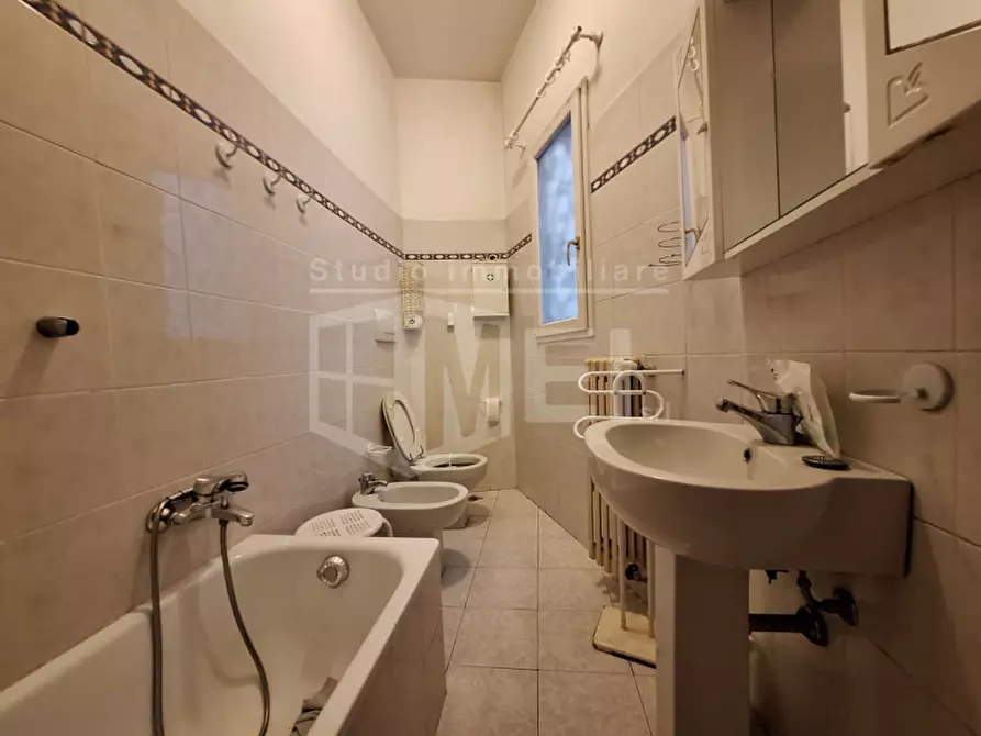 Immagine 4 di Appartamento in vendita  in viale italia a Livorno