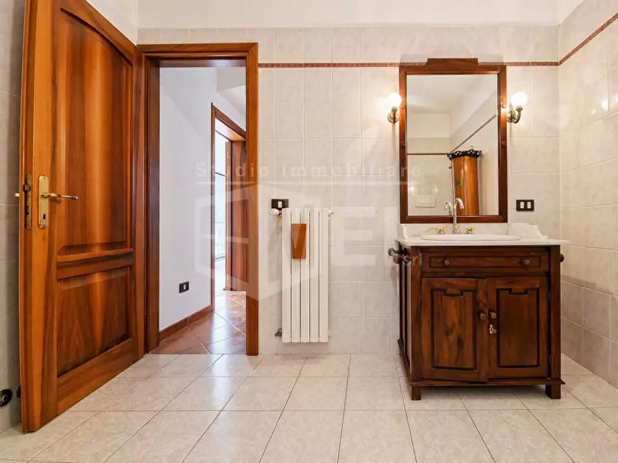 Immagine 10 di Appartamento in vendita  in viale italia a Livorno