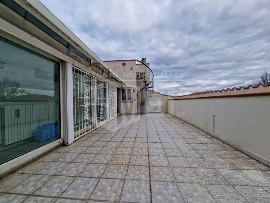 Immagine 6 di Appartamento in vendita  in viale italia a Livorno