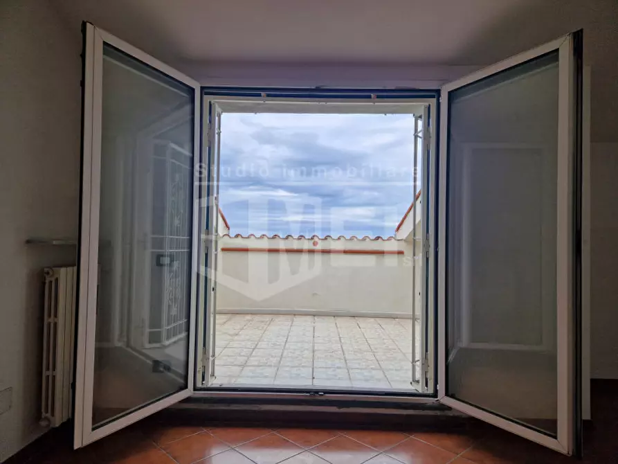 Immagine 8 di Appartamento in vendita  in viale italia a Livorno