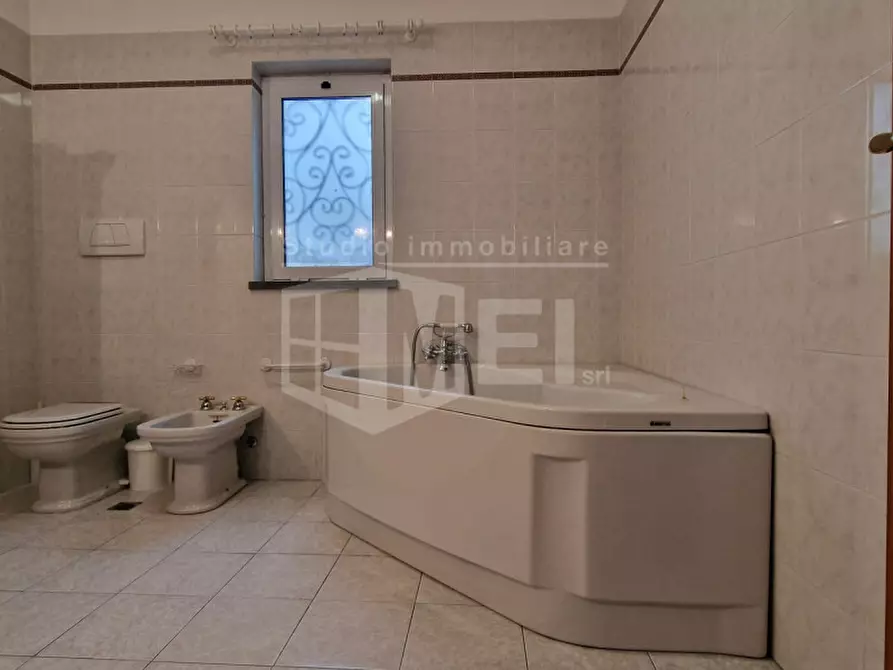 Immagine 21 di Appartamento in vendita  in viale italia a Livorno