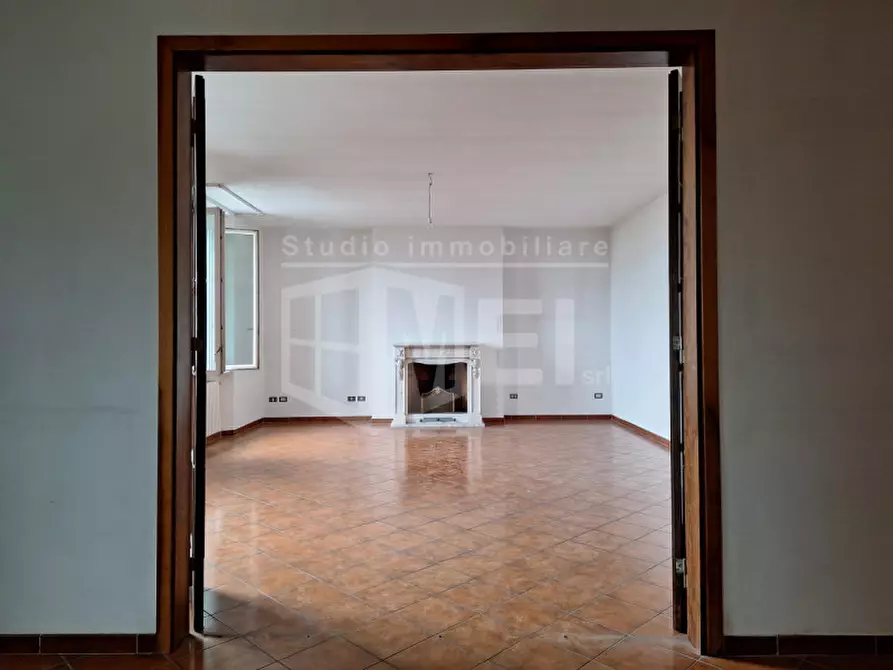 Immagine 26 di Appartamento in vendita  in viale italia a Livorno