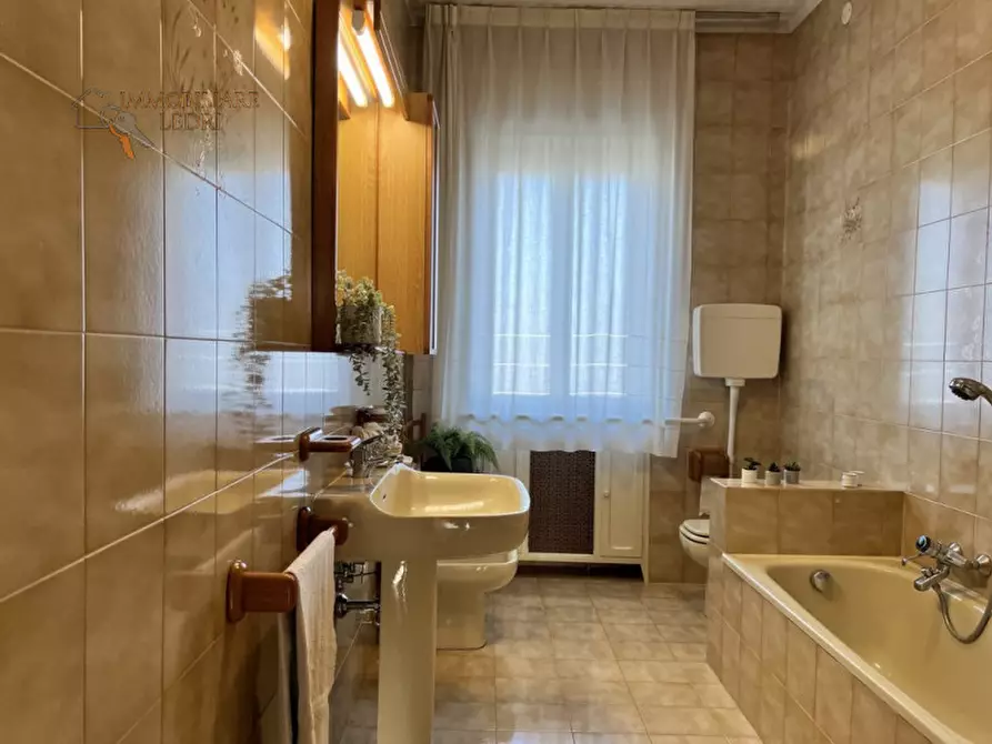 Immagine 7 di Villa in vendita  in via Bassone a Verona