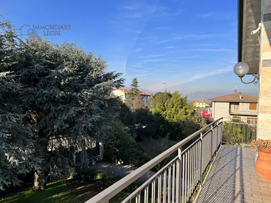 Immagine 11 di Villa in vendita  in via Bassone a Verona