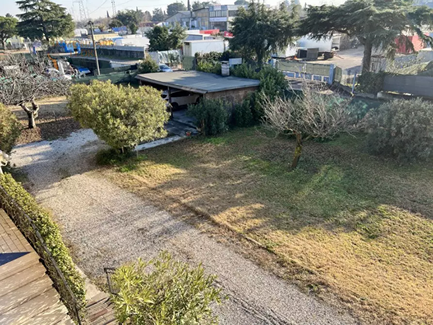 Immagine 14 di Villa in vendita  in via Bassone a Verona