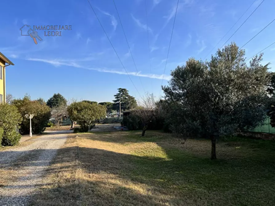 Immagine 17 di Villa in vendita  in via Bassone a Verona