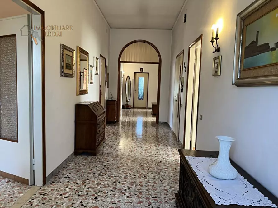 Immagine 26 di Villa in vendita  in via Bassone a Verona