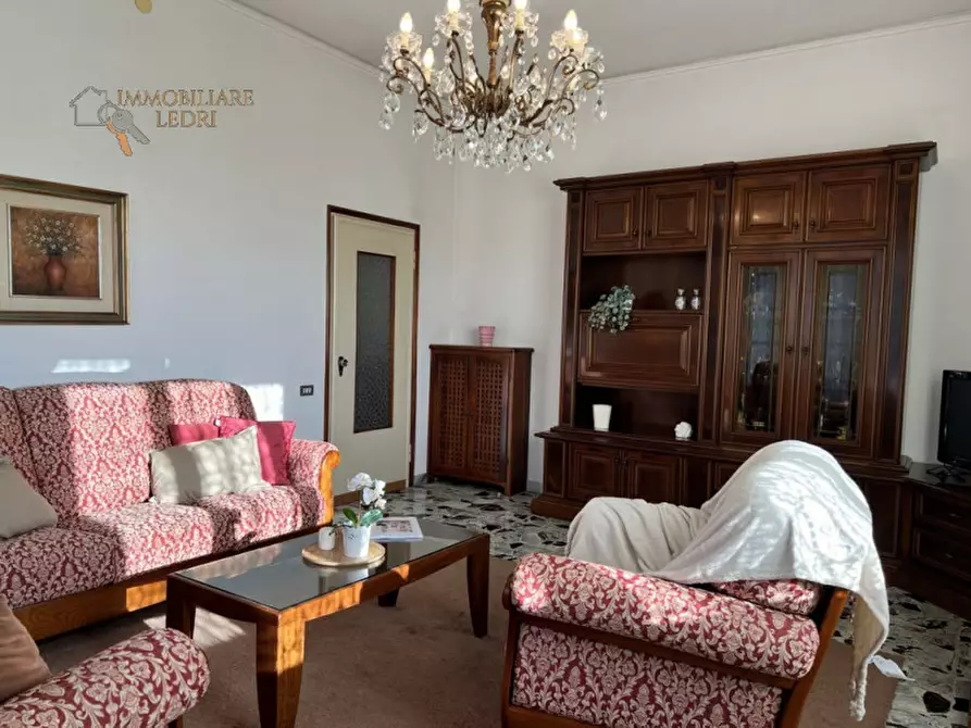 Immagine 29 di Villa in vendita  in via Bassone a Verona