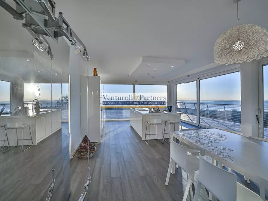 Immagine 1 di Attico in vendita  in strada provinciale 25 a Padenghe Sul Garda