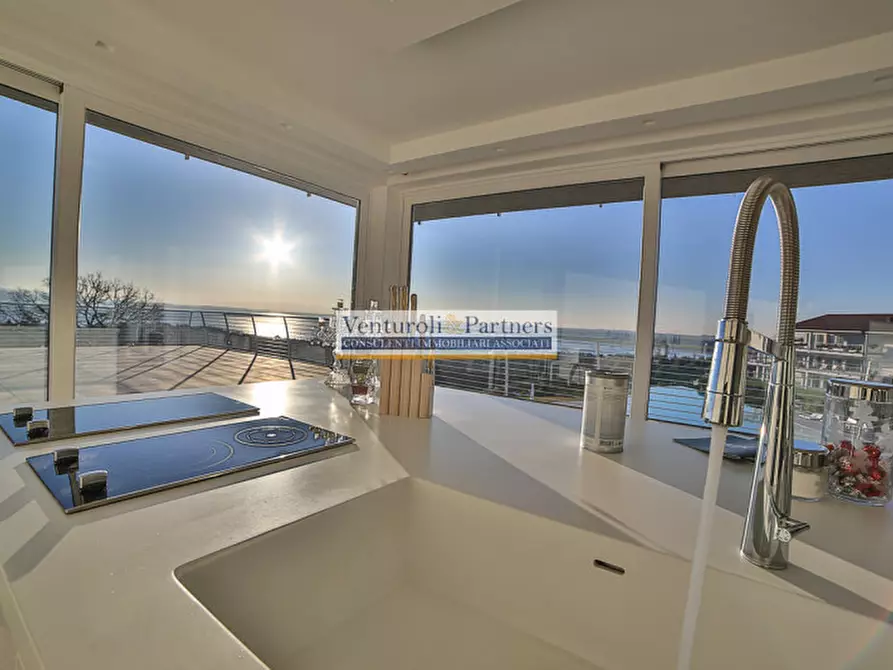 Immagine 2 di Attico in vendita  in strada provinciale 25 a Padenghe Sul Garda