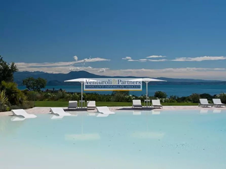 Immagine 10 di Attico in vendita  in strada provinciale 25 a Padenghe Sul Garda