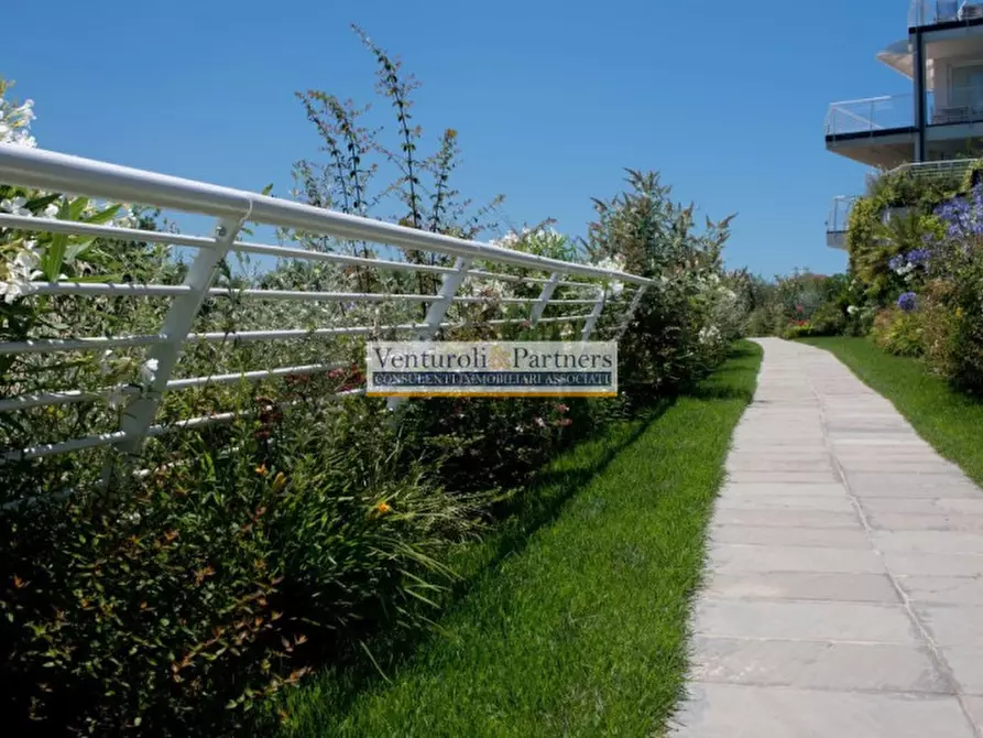 Immagine 41 di Attico in vendita  in strada provinciale 25 a Padenghe Sul Garda