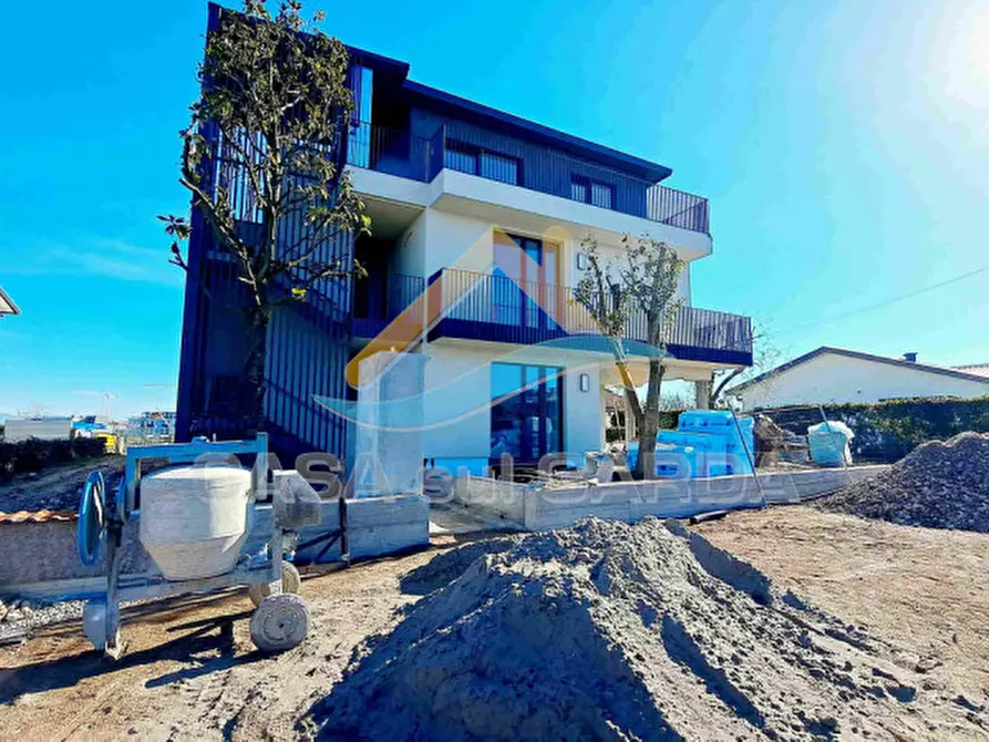 Immagine 22 di Appartamento in vendita  in Via G. Falcone 14 a Peschiera Del Garda