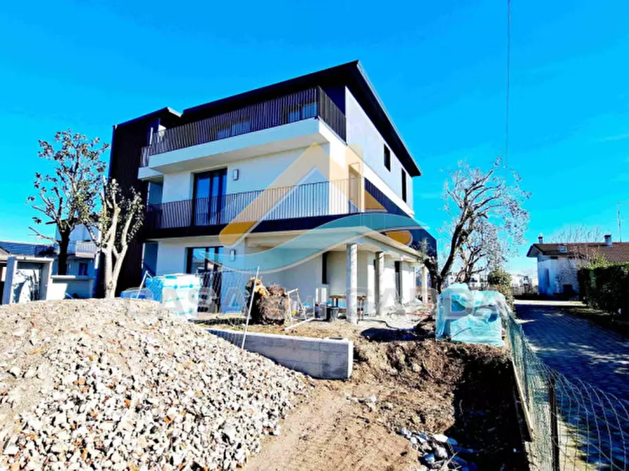 Immagine 23 di Attico in vendita  in Via G. Falcone 14 a Peschiera Del Garda