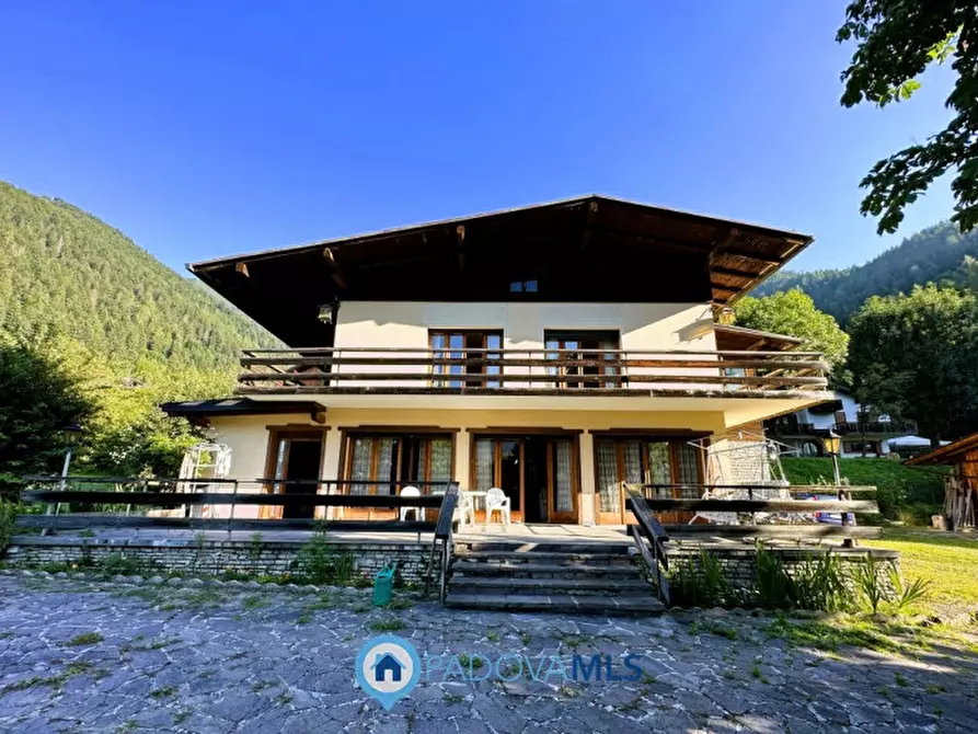 Immagine 1 di Villa in vendita  in Via Maestra a Pieve Di Cadore