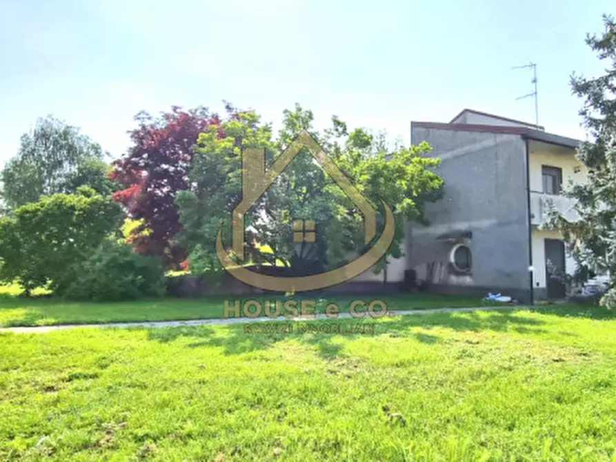 Immagine 39 di Villa in vendita  in Via Grandi a Cilavegna