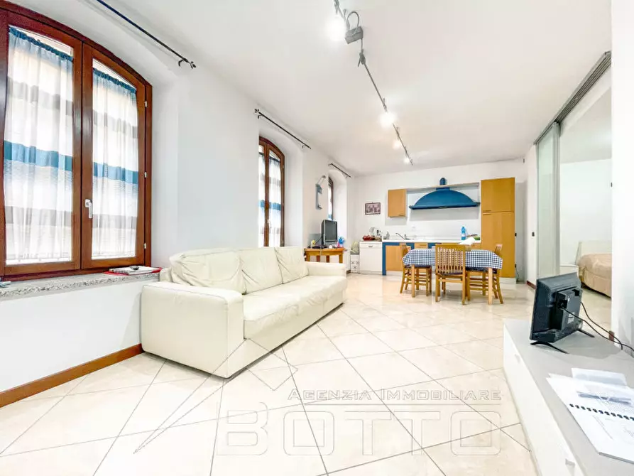 Immagine 1 di Appartamento in vendita  in VIA BELLINI .27 a Oleggio