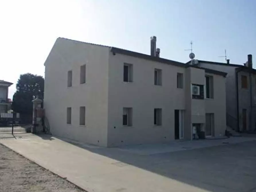 Immagine 1 di Palazzo in vendita  in PIAZZA MAREGA 218 a Bevilacqua
