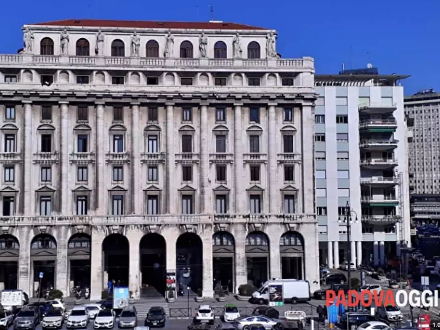 Immagine 1 di Palazzo in vendita  in galleria borromeo a Padova