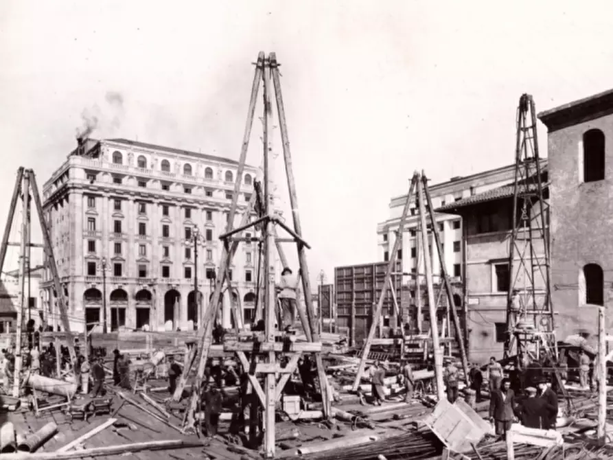 Immagine 2 di Palazzo in vendita  in galleria borromeo a Padova