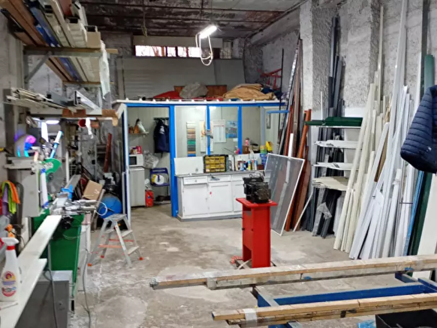 Immagine 2 di Magazzino in vendita  in Vicoletto San Gennaro dei poveri a Napoli