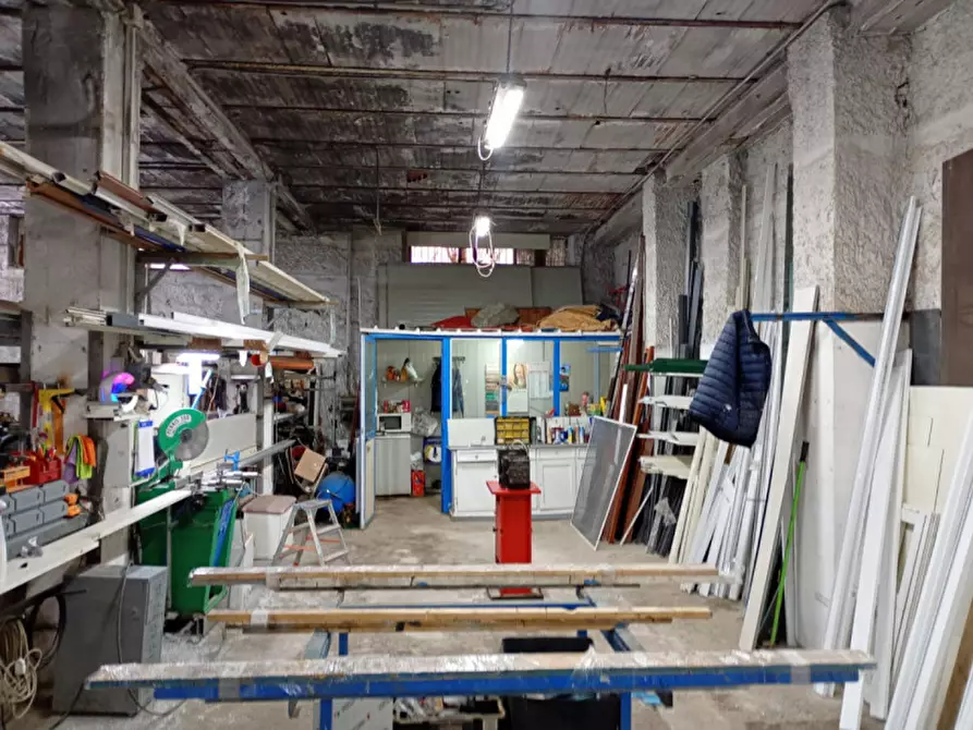 Immagine 3 di Magazzino in vendita  in Vicoletto San Gennaro dei poveri a Napoli