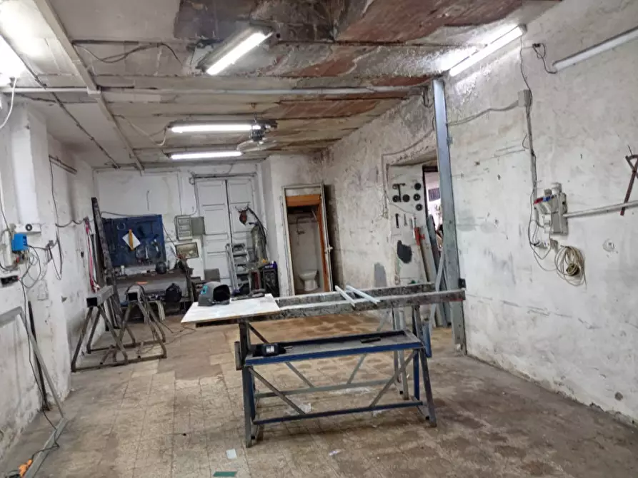 Immagine 4 di Magazzino in vendita  in Vicoletto San Gennaro dei poveri a Napoli