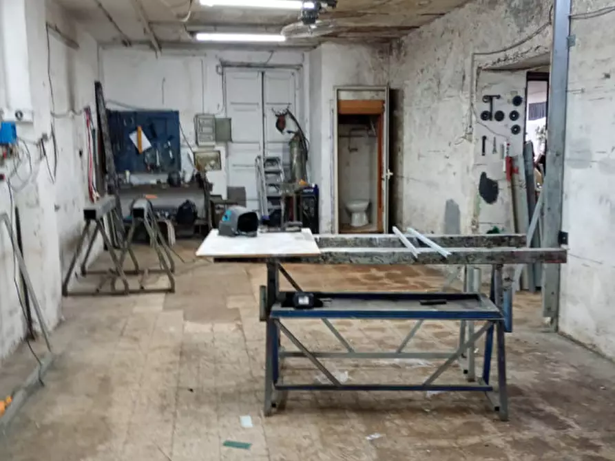 Immagine 5 di Magazzino in vendita  in Vicoletto San Gennaro dei poveri a Napoli