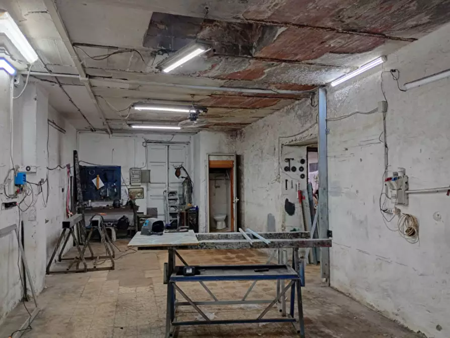 Immagine 9 di Magazzino in vendita  in Vicoletto San Gennaro dei poveri a Napoli