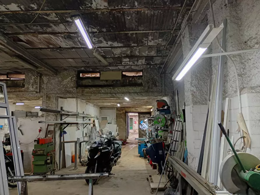 Immagine 12 di Magazzino in vendita  in Vicoletto San Gennaro dei poveri a Napoli