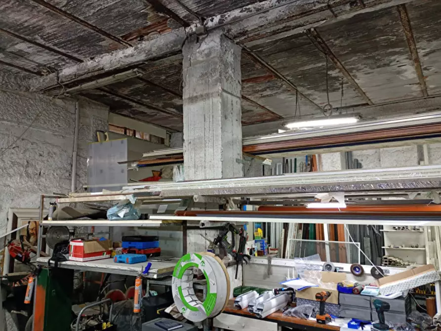 Immagine 13 di Magazzino in vendita  in Vicoletto San Gennaro dei poveri a Napoli