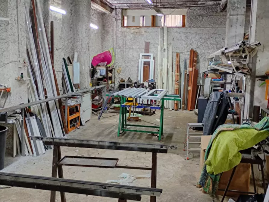 Immagine 16 di Magazzino in vendita  in Vicoletto San Gennaro dei poveri a Napoli