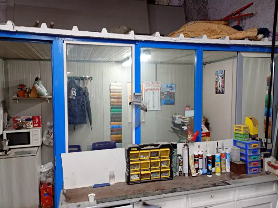 Immagine 18 di Magazzino in vendita  in Vicoletto San Gennaro dei poveri a Napoli