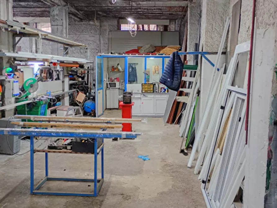 Immagine 20 di Magazzino in vendita  in Vicoletto San Gennaro dei poveri a Napoli