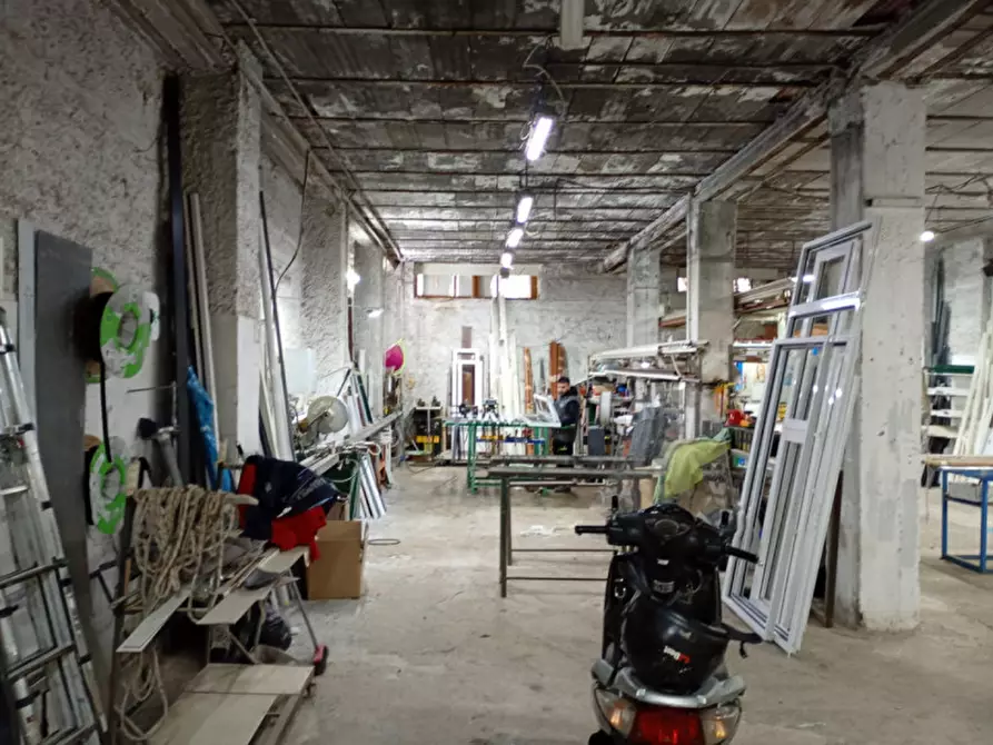 Immagine 21 di Magazzino in vendita  in Vicoletto San Gennaro dei poveri a Napoli