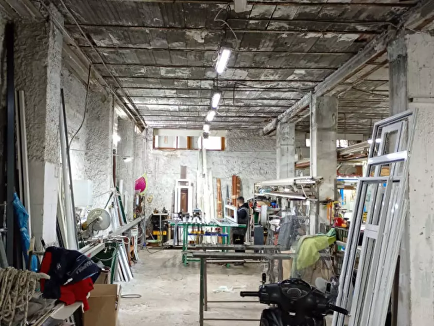 Immagine 22 di Magazzino in vendita  in Vicoletto San Gennaro dei poveri a Napoli