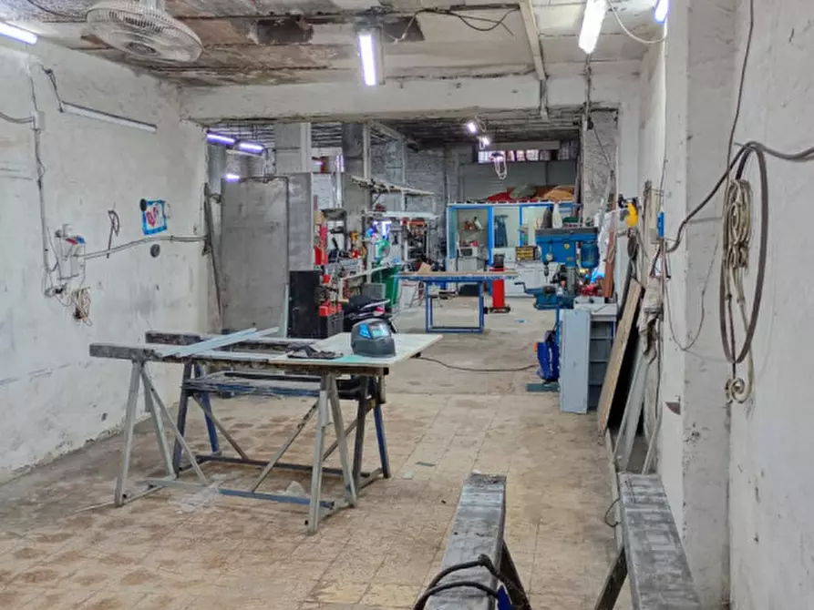 Immagine 23 di Magazzino in vendita  in Vicoletto San Gennaro dei poveri a Napoli