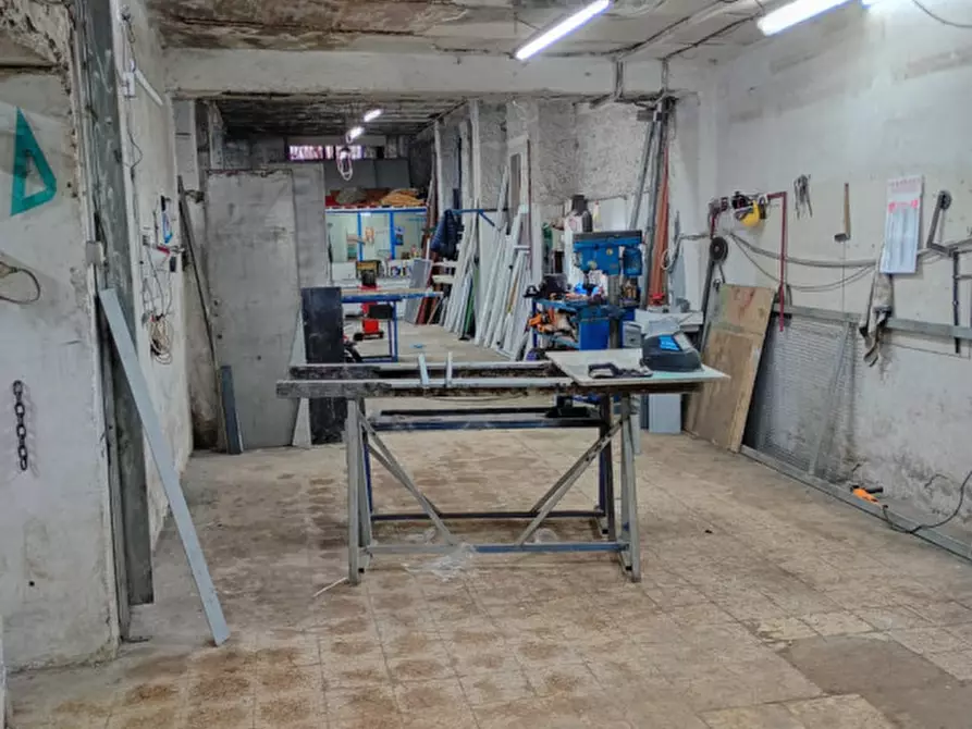 Immagine 26 di Magazzino in vendita  in Vicoletto San Gennaro dei poveri a Napoli