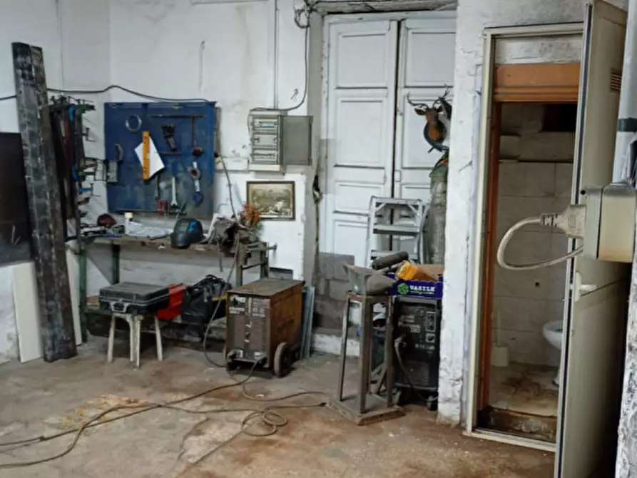 Immagine 27 di Magazzino in vendita  in Vicoletto San Gennaro dei poveri a Napoli